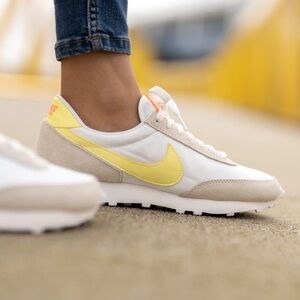 Nike💛 Wmns Daybreak 'Pale Ivory Light Citron' - CK2351 104 - Wmns Size: 7 - EUC
